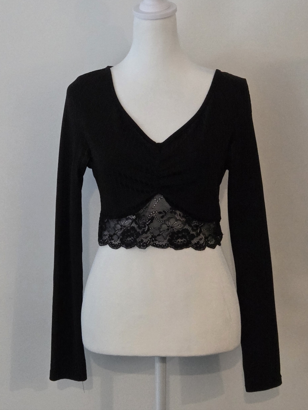 Black Lace-Trim Cropped V-Neck Top - Women